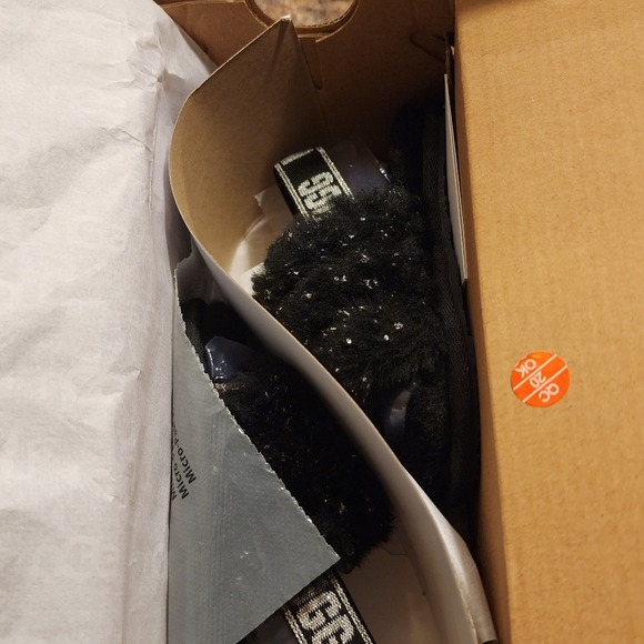 Infant Ugg T Fluff Sandals, Size 8 Toddler - Picture 2 of 7